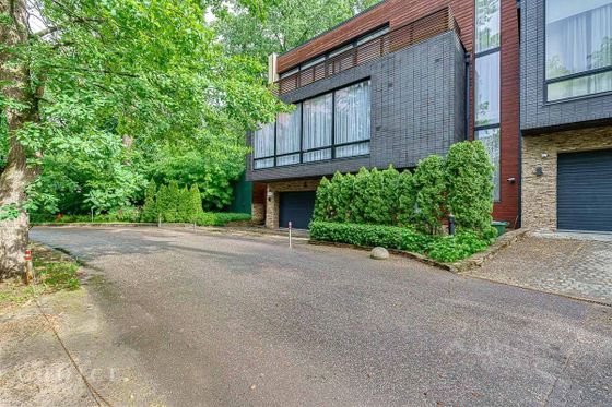 Продажа дома, 430 м², с участком 2 сотки