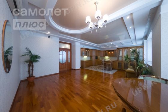 Продажа 4-комнатной квартиры 228 м²