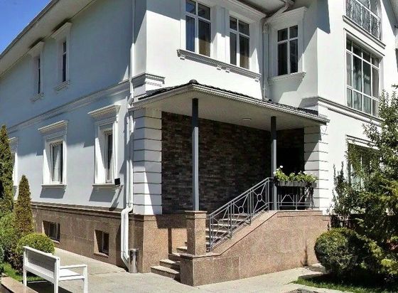 Продажа дома, 600 м², с участком 15,5 сотки