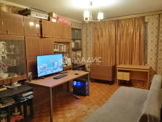 Продажа 3-комнатной квартиры 63 м², 2/10 этаж