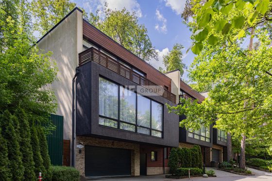 Продажа дома, 430 м², с участком 2 сотки