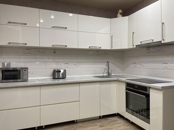 Продажа 2-комнатной квартиры 70,2 м², 2/8 этаж