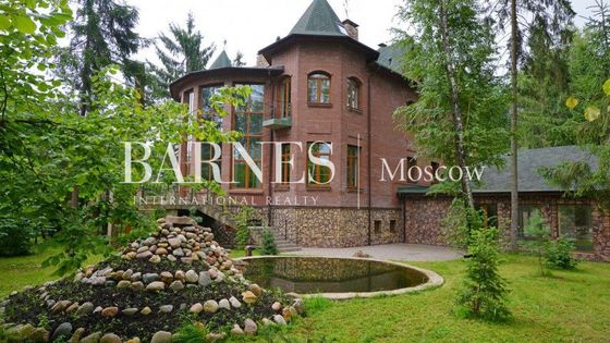 Аренда дома, 1 500 м², с участком 43 сотки