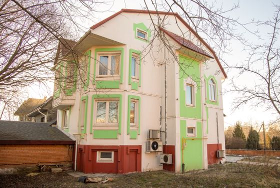 Аренда дома, 300 м², с участком 6 соток