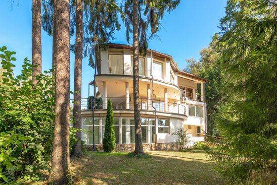 Аренда дома, 961 м², с участком 32 сотки