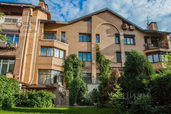 Аренда дома, 450 м², с участком 4 сотки