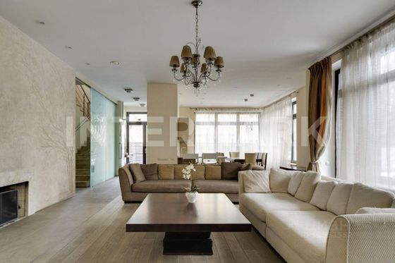 Продажа дома, 366 м², с участком 9 соток