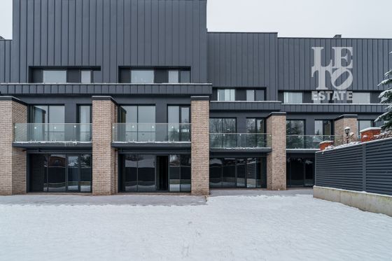 Продажа дома, 230,3 м², с участком 2,4 сотки