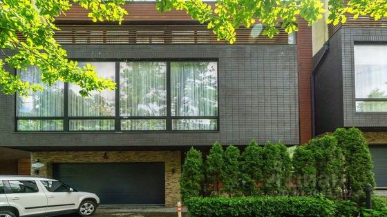 Продажа дома, 435 м², с участком 3 сотки