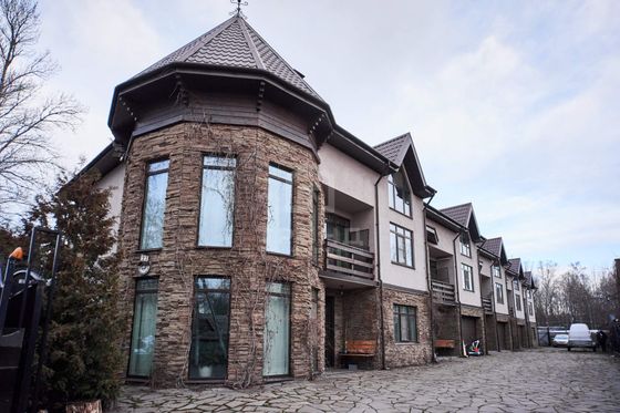 Продажа дома, 1 500 м², с участком 15 соток