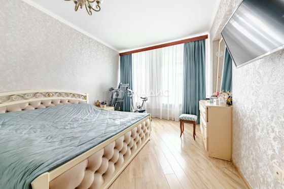 Продажа 4-комнатной квартиры 120 м², 1/4 этаж