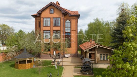 Продажа дома, 550 м², с участком 15 соток