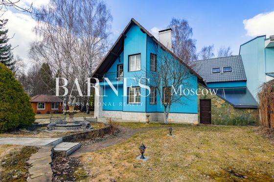Аренда дома, 420 м², с участком 12 соток