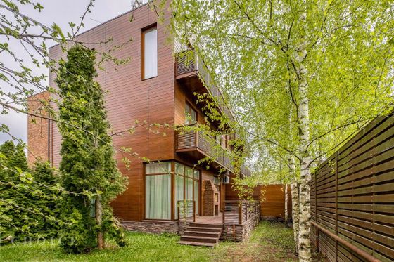 Продажа дома, 320 м², с участком 3 сотки