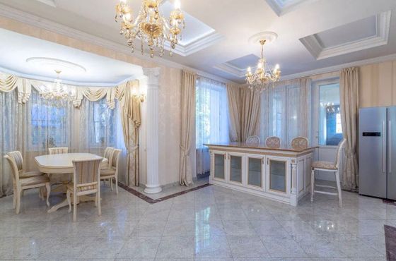 Аренда дома, 500 м², с участком 8 соток