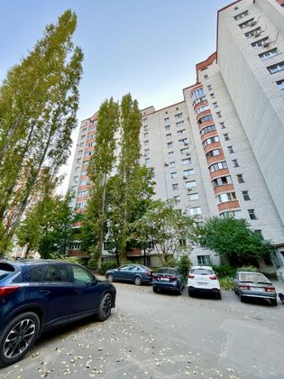 Продажа 3-комнатной квартиры 92 м², 1/13 этаж