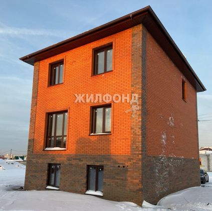 Продажа дома, 210 м², с участком 5 м²