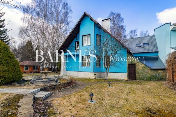 Продажа дома, 420 м², с участком 12 соток