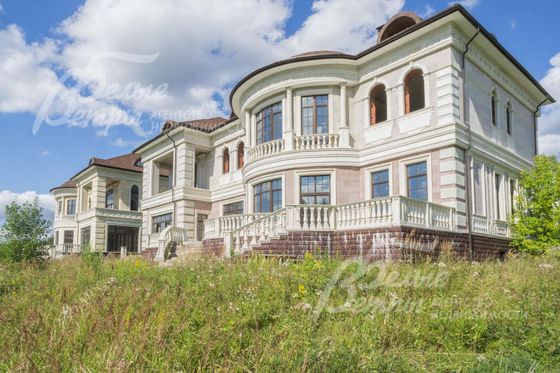 Продажа дома, 1 323 м², с участком 39 соток