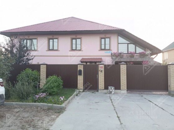 Продажа дома, 340 м², с участком 10 соток