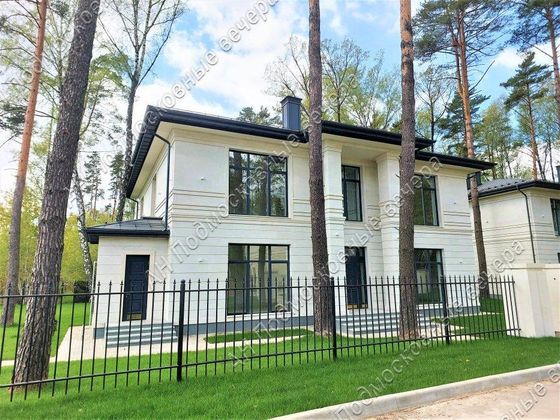 Продажа дома, 440 м², с участком 11 соток