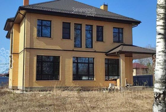 Продажа дома, 340 м², с участком 15 соток