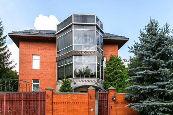 Продажа дома, 650 м², с участком 15 соток