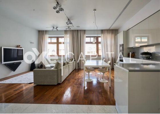 Продажа 4-комнатной квартиры 132 м², 2/5 этаж