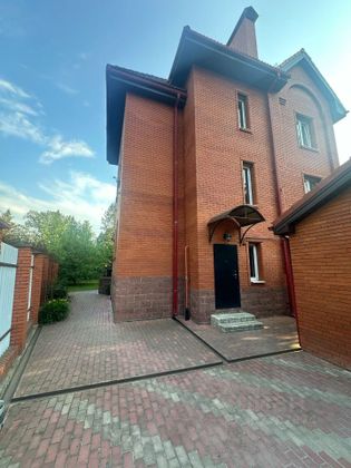 Аренда дома, 300 м², с участком 8 соток