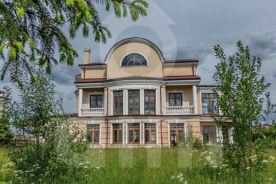 Продажа дома, 600 м², с участком 19 соток