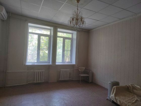 Продажа 4-комнатной квартиры 90 м², 2/5 этаж