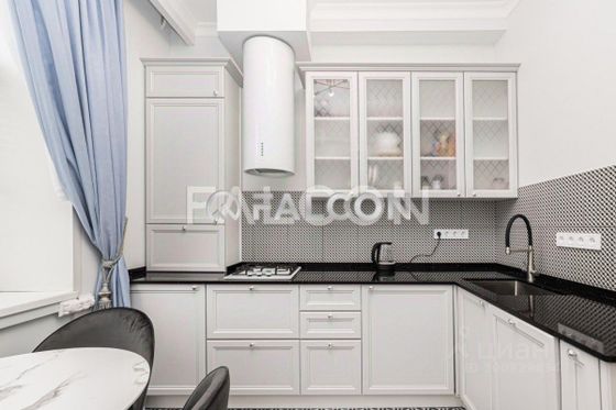 Продажа 3-комнатной квартиры 70 м², 1/9 этаж