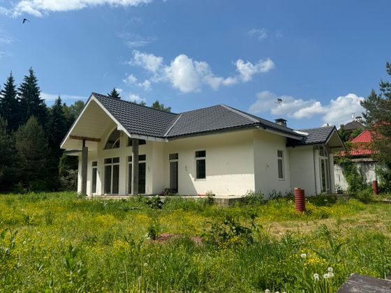 Продажа дома, 311 м², с участком 80 соток