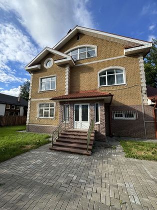 Продажа дома, 561,5 м², с участком 5 соток