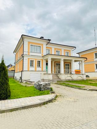 Продажа дома, 400 м², с участком 6 соток