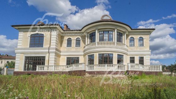 Продажа дома, 1 319 м², с участком 44 сотки