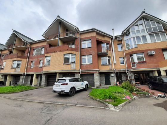 Продажа дома, 249 м², с участком 1 сотка