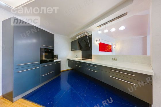 Продажа 3-комнатной квартиры 128 м²