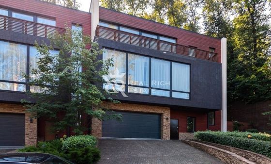 Продажа дома, 430 м², с участком 3 сотки