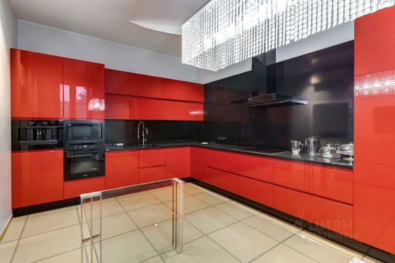 Аренда дома, 680 м², с участком 1 сотка