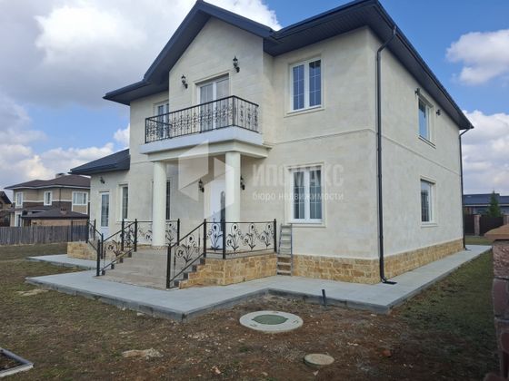 Продажа дома, 300 м², с участком 10,5 сотки