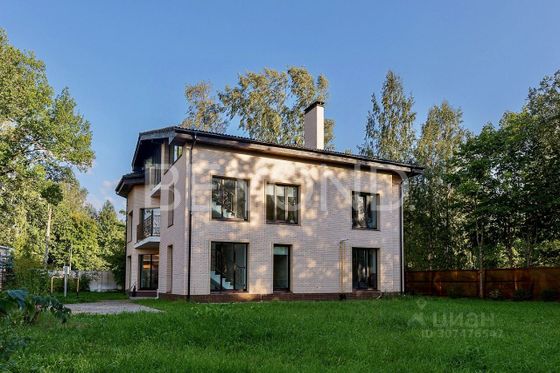 Аренда дома, 386 м², с участком 10,6 сотки