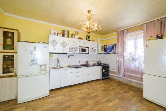 Продажа дома, 250 м², с участком 10,7 сотки