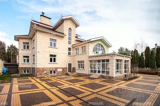 Продажа дома, 900 м², с участком 20 соток