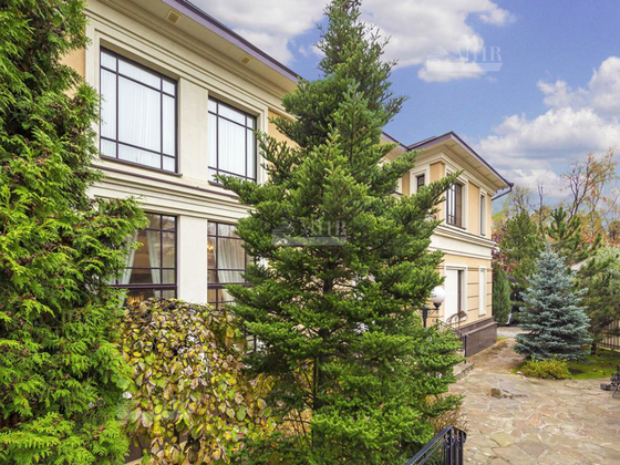 Продажа дома, 450 м², с участком 16 соток