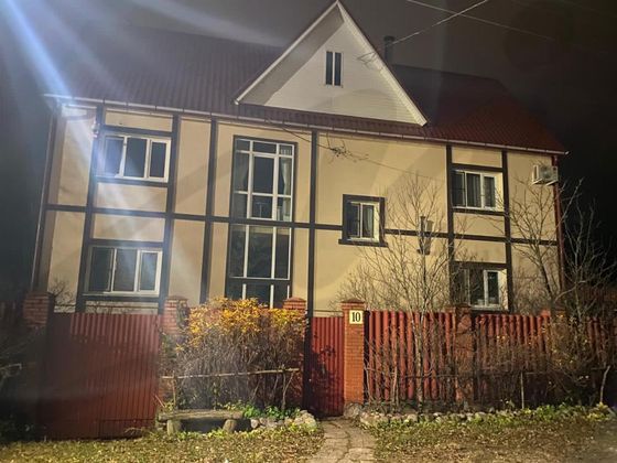 Продажа дома, 243 м², с участком 700 м²