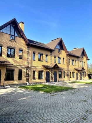 Продажа 3-комнатной квартиры 189 м², 3/3 этаж