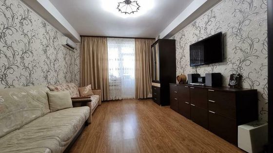 Продажа 2-комнатной квартиры 77 м², 1/7 этаж