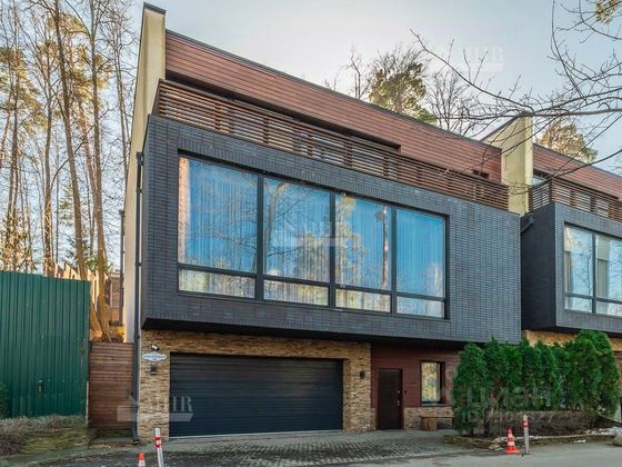 Продажа дома, 430 м², с участком 5 соток