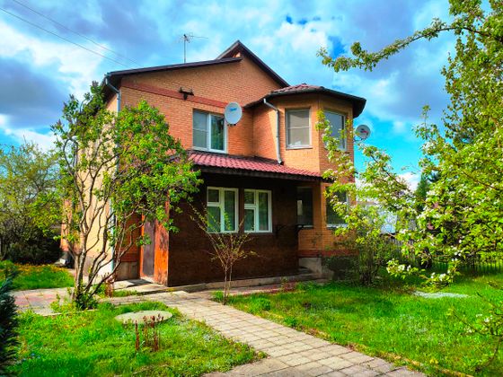 Аренда дома, 240 м², с участком 6 соток